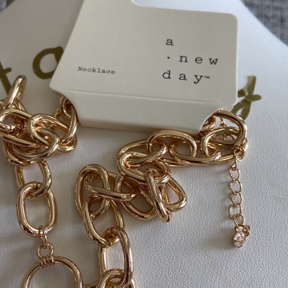 LV key lock with key 100% authentic with NWT necklace - Picture 7 of 9